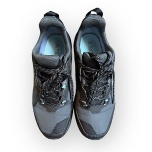 Terrence AX4 GTW hiking shoes 
Black and Gray Athletic Shoes